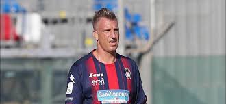Maxi lópez has said that when a cycle finishes , finish , referring to the maxi lopez has denied that his friendship with lionel messi and javier mascherano has caused former. Maxi Lopez Una Settimana In Albergo Per Il Milan Messi Ragazzo Umile