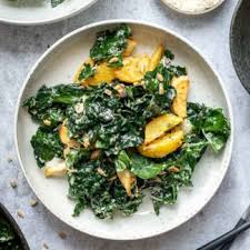 Herbstsalat Mit Schwarzkohl Kartoffeln Und Sonnenblumenbutter Dressing