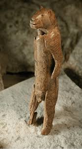 Ennen sulawesin löytöjä vanhin tunnettu teriantrooppi on löwenmench eli leijonamiestä esittävä mammutinluusta veistetty figuuri. The Therianthropic Statuette Lowenmensch From The Hohlenstein Stadel Download Scientific Diagram