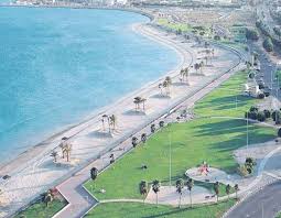 Many residents are foreign expatriates working in the oil refineries and petrochemical. Ø£Ø¬Ù…Ù„ 5 Ù…Ù†Ø§Ø·Ù‚ Ø·Ø¨ÙŠØ¹ÙŠØ© Ù„Ø¹Ø·Ù„Ø© Ø§Ù„Ø¹Ø§Ø¦Ù„Ø© ÙÙŠ ÙŠÙ†Ø¨Ø¹ Ù…Ø¬Ù„Ø© Ø±Ø¬ÙŠÙ…