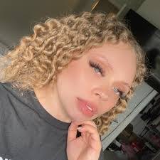 Natasha Dodd's Instagram, Twitter & Facebook