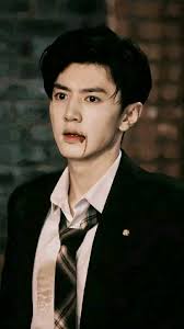 Very dark man and portable in the ring 🥊🥊🔔 anybody who win is going home  with a trophy 🏆🏆