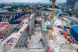 Stantsiya o'rtasida almashinadigan stantsiya bo'lib xizmat qiladi lrt shri petaling line va lrt ampang chizig'i. Jalan Chan Sow Lin Chan Sow Lin Mrt Corp