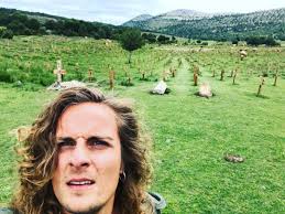 200000 is a lot of money. We´re gonna have to earn it. One of the final  scenes from The Good, The Bad and The Ugly. Sad Hill cemetery, Santo  Domingo de