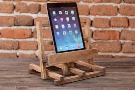 Its ample storage space can be used for flatware, dishes or even table linens. Best Ipad Kitchen Stands In 2021 Imore