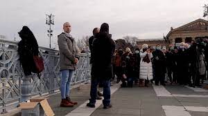 Index belfold hatalmas elokeppel tuntetnek ma a hosok teren / a tüntetés vége felé többen az anyakönyvi kivonatuk. Hosok Tere Tuntetes Youtube