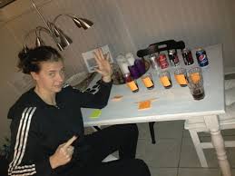 Linnea torstenson.jag skulle till och med vara beredd att lägga mitt liv i hennes händer i händelse av krig.inte för att hennes far är gammal officer som varit stationerad i pakistan och belgien, där linnea också bodde under sin uppväxt, utan för att hon är så rakryggad, tydlig, ärlig och saklig (hon kan vara rolig också, utanför intervjusituationen, med sina vassa kommentarer. Linnea Torstenson On Twitter 5 Av 5 Jag Vann Coca Cola Testet Http T Co A45lr48e