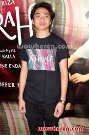 Lagu ini dinyanyikan christoffer saat berperan menjadi tokoh ikal dalam musikal laskar pelangi. Foto Christoffer Nelwan Di Jumpa Pers Film Athirah Foto 2 Dari 12
