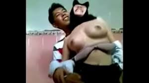 Dewi jembut lebat hijaber masturbasi. Hit Ngebokep