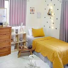 Mendekorasi kamar tidak selalu harus dengan furniture mahal, asal dengan desain yang tepat pun kamar minimalis anda akan jadi menawan meskipun ukurannya tak seberapa, seperti kamar pada rumah type 36 dengan ukuran 3 x 3 meter ini contohnya yang didominasi warna cream dan coklat pada bed. 100 Gambar Desain Kamar Tidur Minimalis Ukuran 3x4 Sederhana Desainer Interior Indonesia