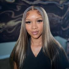 Kristin Bowie's Instagram, Twitter & Facebook