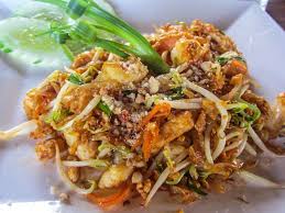 Thailandische Kucke Rezepte Essen Phad Thai Spicy Curries Crispy Peking Duck Or Aromatic Noodle Soup Asian In 2020 Phad Thai Asian Recipes Healthy Asian Recipes