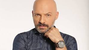 Δεν παίζει και ρόλο αυτό σχολίασε η ιωάννα μαλέσκου αναφορικά με την σχέση που φημολογείται πως έχει ξεκινήσει με τον κωνσταντίνο αργυρό. Nikos Moytsinas H Sxesh Toy Me Gnwsto Ellhna Tragoydisth Kai H Apokalypsh Gia Proswpikh Zwh Gossip Life