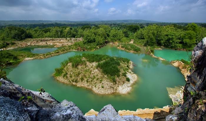 Image result for Telaga Biru Semin, Jogja"