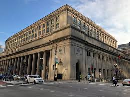 Metra Train On Track In Ogilvie Northwestern Train Station In Chicago Stock  Photo - Download Image Now - Istock