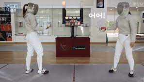 펜싱 종목 중 하나인 사브르 칼 세트입니다. Mns9lcmhsc3ssm