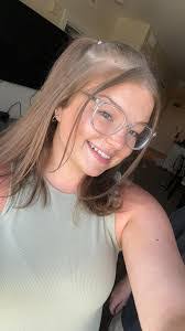 Abby Havens's Instagram, Twitter & Facebook