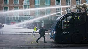 The appeals court said the public but just minutes before the 9pm curfew was due to start, an appeals court ruled on tuesday that the. Netherlands Anti Curfew Protesters Clash With Police