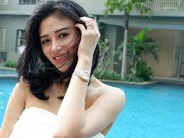 Maybe you would like to learn more about one of these? 4 Model Seksi Indonesia Yang Bikin Pria Lemas Genpi Co