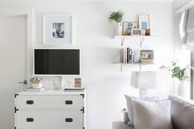 We feature 5 small space apartments that look beautiful and at the same time make the best use of what they have. Tour The 500 Sq Ft Apartment That Made Our Editors Gasp The Everygirl