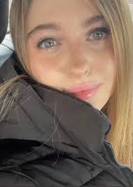 Samantha Null's Instagram, Twitter & Facebook