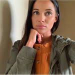 Amy Ellwanger's Instagram, Twitter & Facebook