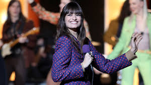 Clara luciani chante le reste dans l'émission live pop rock arena sur w9. Clara Luciani Sort Un Nouveau Titre Et Fait Immediatement Un Carton Gq France