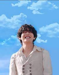 Not only is he an incredible vocalist, songwriter, and keyboardist, he is also a budding actor. O Xrhsths Alba Sto Twitter How On A Earth Can Someone Be Cute And Sexy At The Same Time Like Bro Look At This Kim Fucking Taehyung Bts V Taehyung