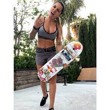 Check out the latest pictures, photos and images of leticia bufoni. Leticia Bufoni On Twitter It S Fridayyyyy