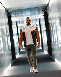Discover what clothes karim benzema is wearing. Karim Benzema Clothes Outfits Brands Style And Looks Spotern
