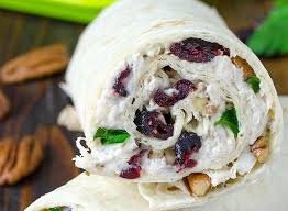 Ces Delicieux Wrap Au Poulet Sont Rafraichissants Et Nourrissants C Est Sante Et Absolument Parfait Pour Vos Lunchs D Ete Food Recipes Food And Drink