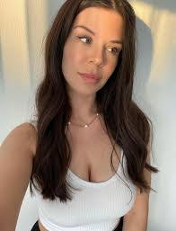 Kendra Oakley's Instagram, Twitter & Facebook