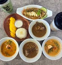 The noodles are served in tiny two mouthful bowls as the street boat hawkers plied the canals. 10 Best Food Cafe At Jalan Tan Hiok Nee Jalan Dhoby Near Johor Bahru Checkpoint