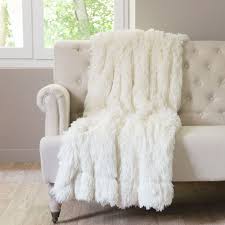 Jete Valthorens 130x170 Sur Maisons Du Monde Decouvrez Notre Selection De Linges Et Textiles Pour La Plaid Imitation Fourrure Meuble De Style Maison Du Monde