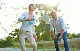 Juegos de muelles, toboganes, casitas y camas elásticas. Juegos Al Aire Libre Para El Adulto Mayor Lovetoknow