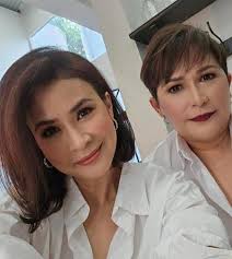 Celebrities' love affair with social media