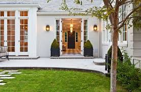 Famous Folk At Home A Look At Gwyneth Paltrows Newest Home In Brentwood Los Angeles House Exterior House Exterior Design