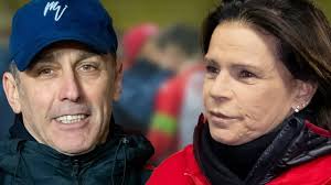 (stephanie is also wearing a plastic concert bracelet as well. Stephanie Von Monaco Familientreffen Beim Fussball Und Ex Daniel Ducruet Ist Auch Dabei Youtube