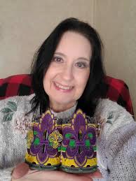 Illinois version of Mardi Gras! Glad this wreath is done. That Mask though  ❤️❤️❤️😊