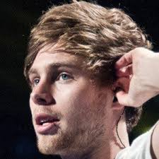 2014'ten bu yana, 5 seconds of summer 10 milyondan fazla albüm sattı. Luke Hemmings Bio Family Trivia Famous Birthdays