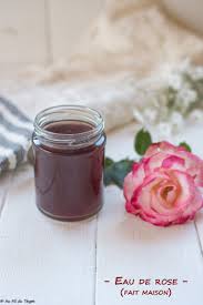Eau De Rose Faite Maison Au Fil Du Thym En 2020 Eau De Rose Produits De Beaute Produits De Beaute Faits Maison