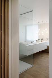 On y passe généralement plusieurs heures par semaine. Salle De Bain D Un Appartement Haussmannien A Paris
