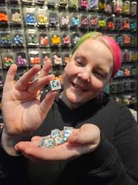 Dice of the Day: Forget Me Not  beadndgames.co.nz/products/forget-me-not-7-piece-metal-polyhedral-dice-set  Never forget those Nat20s! beadndgames.co.nz #dice #dnddice #dicegoblin  #mathrocks #beadndgames