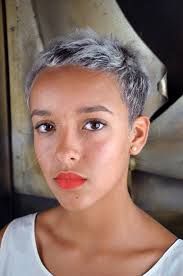 42 coupe cheveux gris homme pinterest coupe courte cheveux gris coupes de cheveux elegantes de cheveux gris 70 coiffures cheveux gris pour femme en 2019 gris couleur coiffure courte pour femme impressionnant coiffure courte. Afficher L Image D Origine Cheveux Tres Courts Cheveux Courts Cheveux Gris Tres Courts