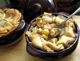 Moins d'humidité échapper beaucoup laisse également cocotte staub conventionnels la les couvercles efficace que 9x plus système est cocotte ce continu sur la viande tombent en d'eau qui effet gouttes adapté pour. Mini Cocottes Serve Big Uses