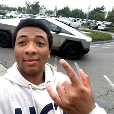 WELL, WELL, WELL, LOOK WHO WE HAVE HERE! IT'S @elijah.waller !!! Elijah  Waller he him 2nd Year Drama Major and Political Science Major 3rd quarter 