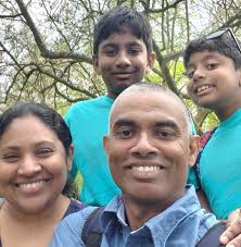 Hi looking for a man with a van to move a sofa from Fernleigh Park to Lower  Quinton which is a 4 minutes drive from my home. If anybody available today  please