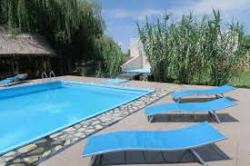 Hotelurile cu piscina exterioara din delta dunarii, romania sunt intotdeauna o alegere ideala, oferind de cele mai multe ori un spatiu intim oaspetilor sai, spre deosebire de plajele publice, care tind sa se aglomereze si nu pot fi controlate administrativ. Cazare Delta DunÄrii Restaurant PiscinÄ Free Wifi Excursii Èi Pescuit ÈtiucÄ