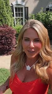 Elizabeth Croxton's Instagram, Twitter & Facebook