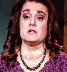 Does Robyn have a thyroid goiter?